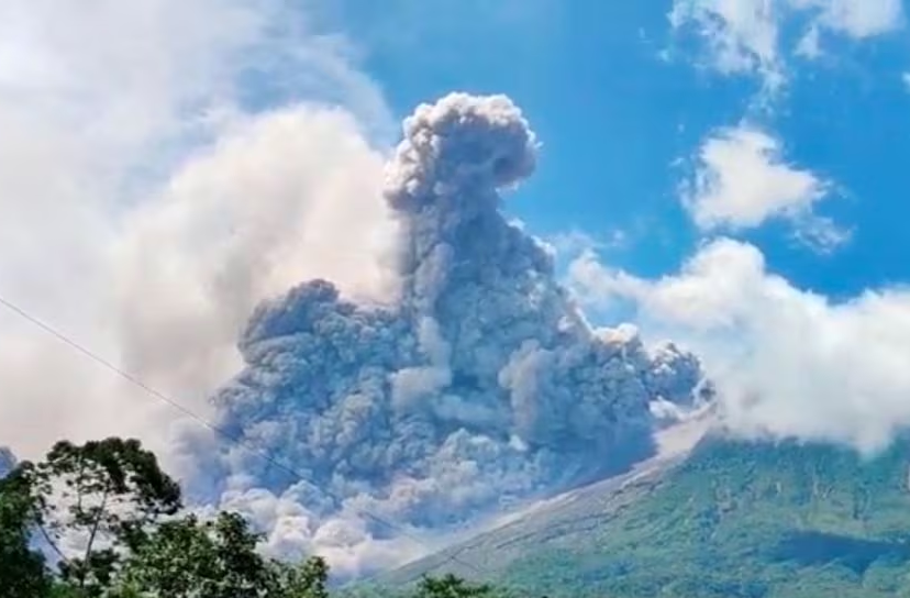 इन्डोनेसियामा ज्वालामुखी विस्फोट हुँदा ११ को मृत्यु, १२ जना बेपत्ता