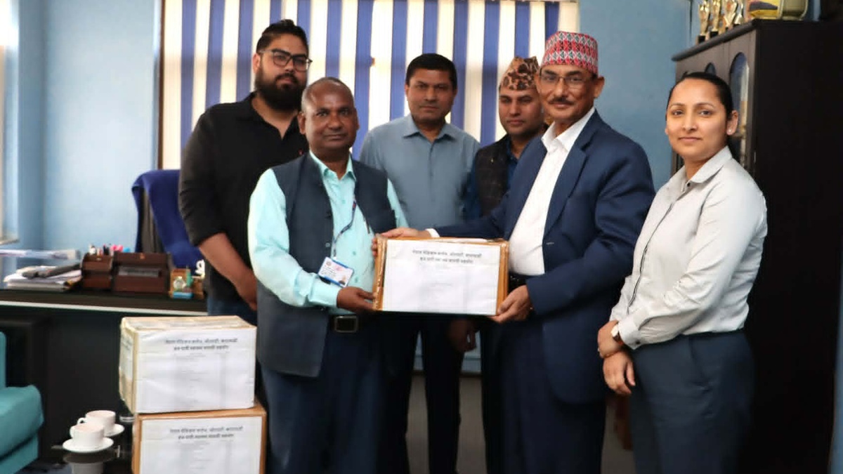 नेपाल मेडिकल कलेजद्वारा हजयात्रीलाई स्वास्थ्य सामग्री प्रदान
