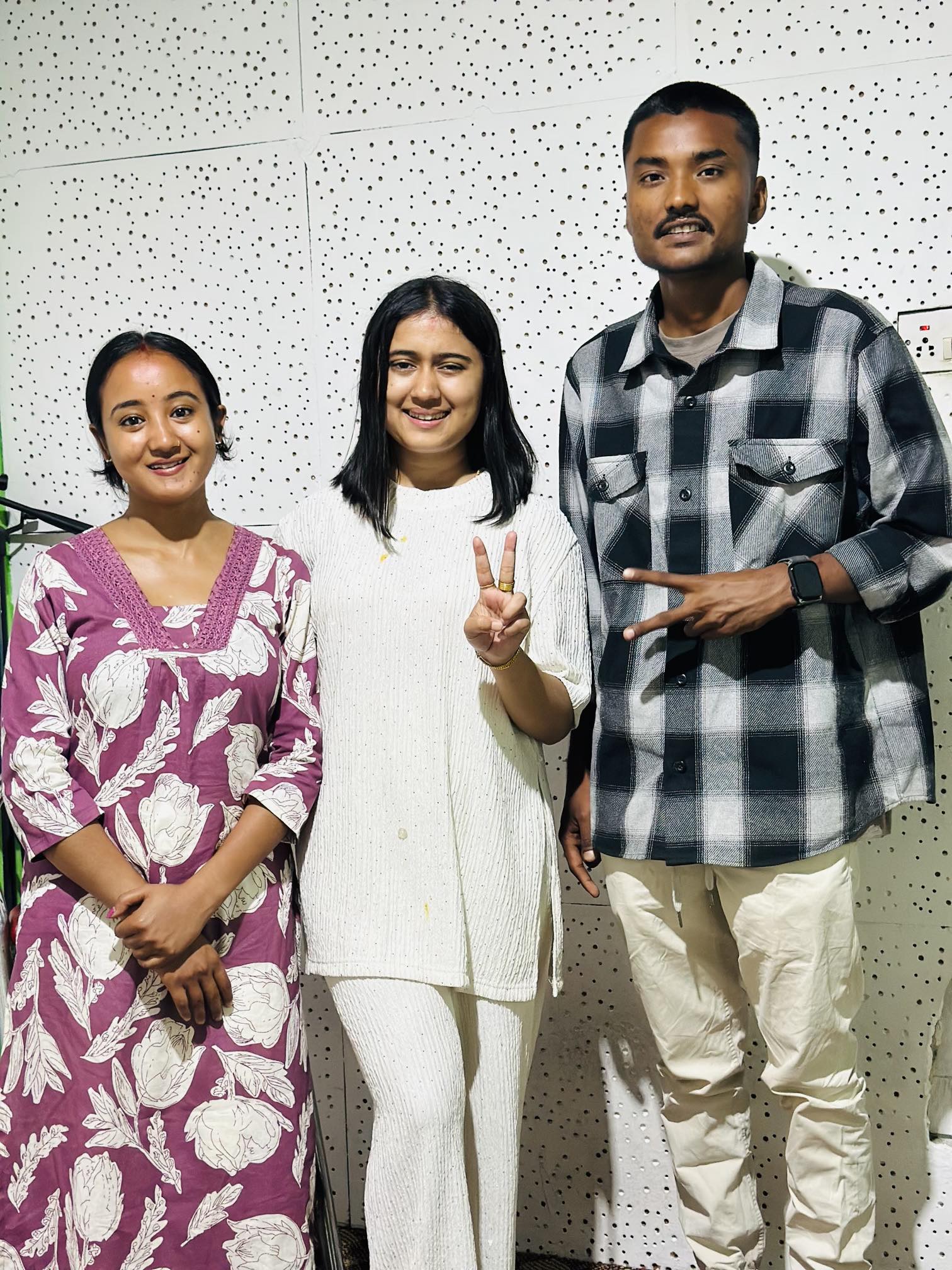 भाइरल चर्चापछि सुनिल–वर्षा अब मोडलिङमा, रचना रिमालको गीतबाट डेब्यु